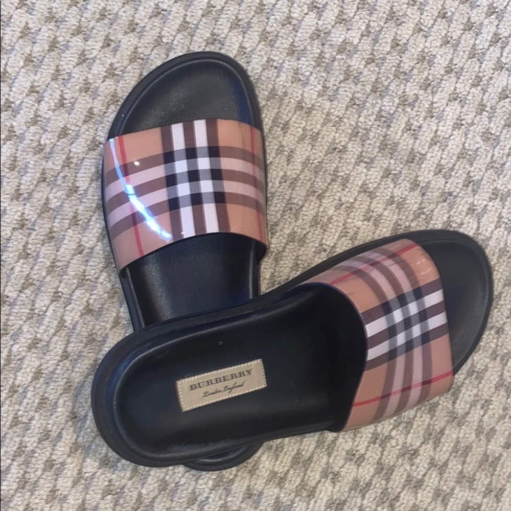 Worn once authentic BURBERRY slides.